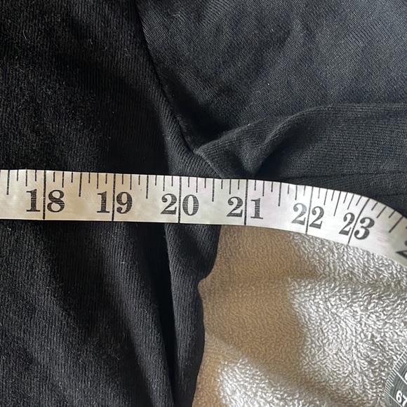 TOMMY HILFIGER
Women's Solid Scoop-Neck Long-Sleeve Knit Top in black size xl - Picture 7 of 10